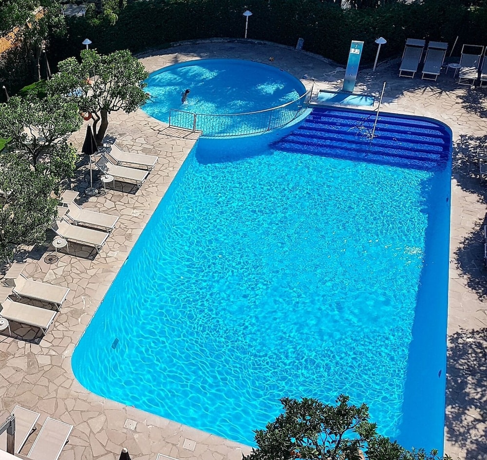 Hotel Alpha — Swimming pool in Sant'Angello, Campania