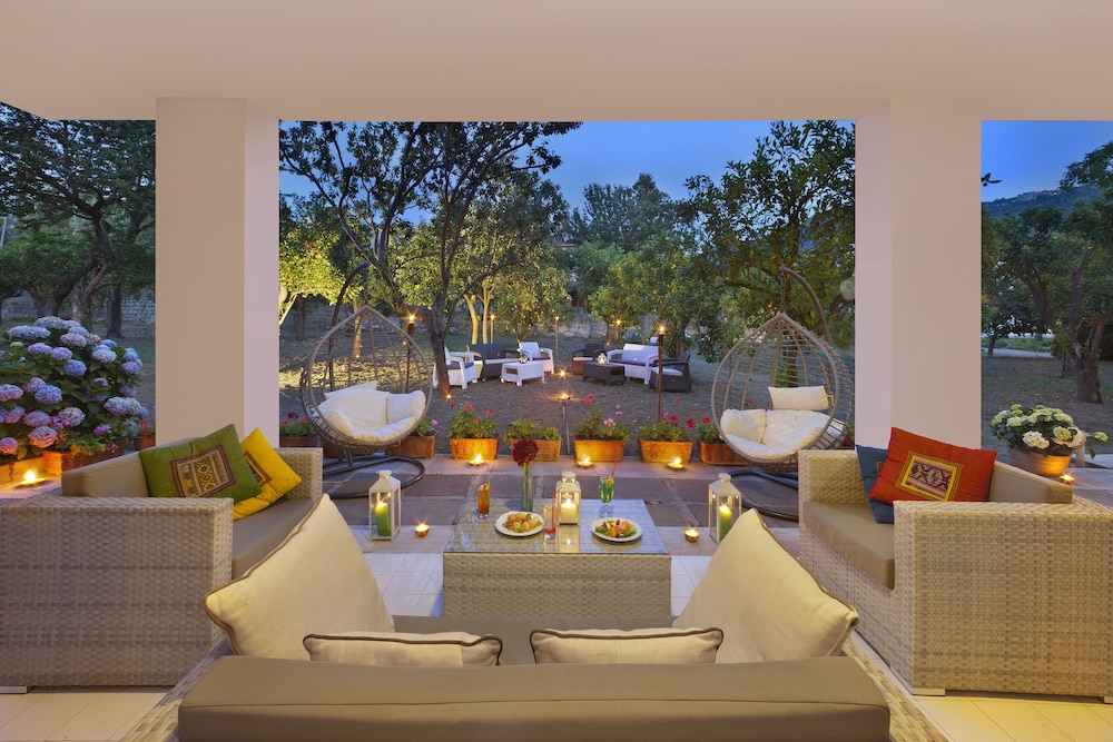 Hotel Alpha — Restaurant & bars in Sant'Angello, Campania