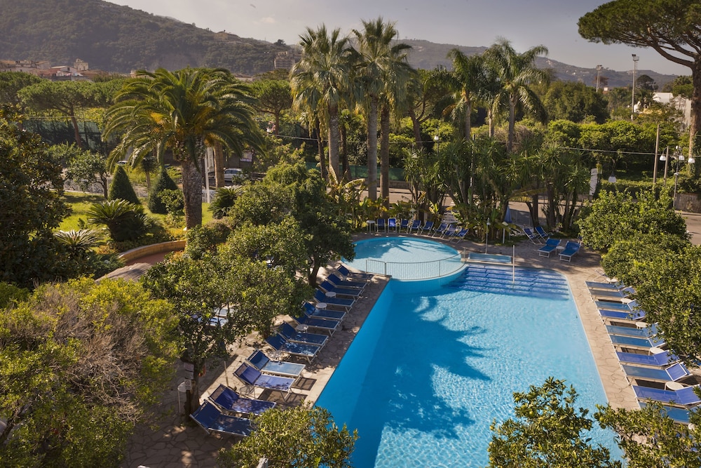 Hotel Alpha — Swimming pool in Sant'Angello, Campania