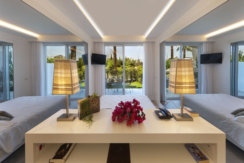 Hotel Alpha — Hotel rooms in Sant'Angello, Campania