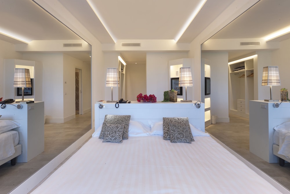 Hotel Alpha — Hotel rooms in Sant'Angello, Campania