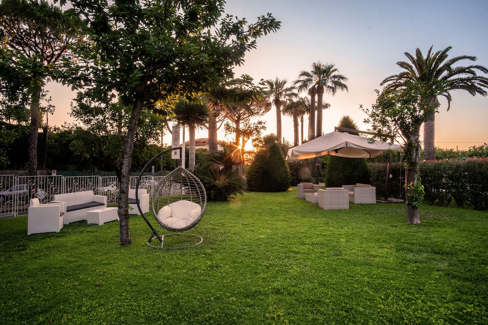 Hotel Alpha — Hotel building in Sant'Angello, Campania