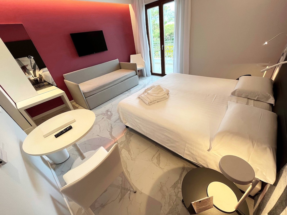 Hotel Alpha — Hotel rooms in Sant'Angello, Campania