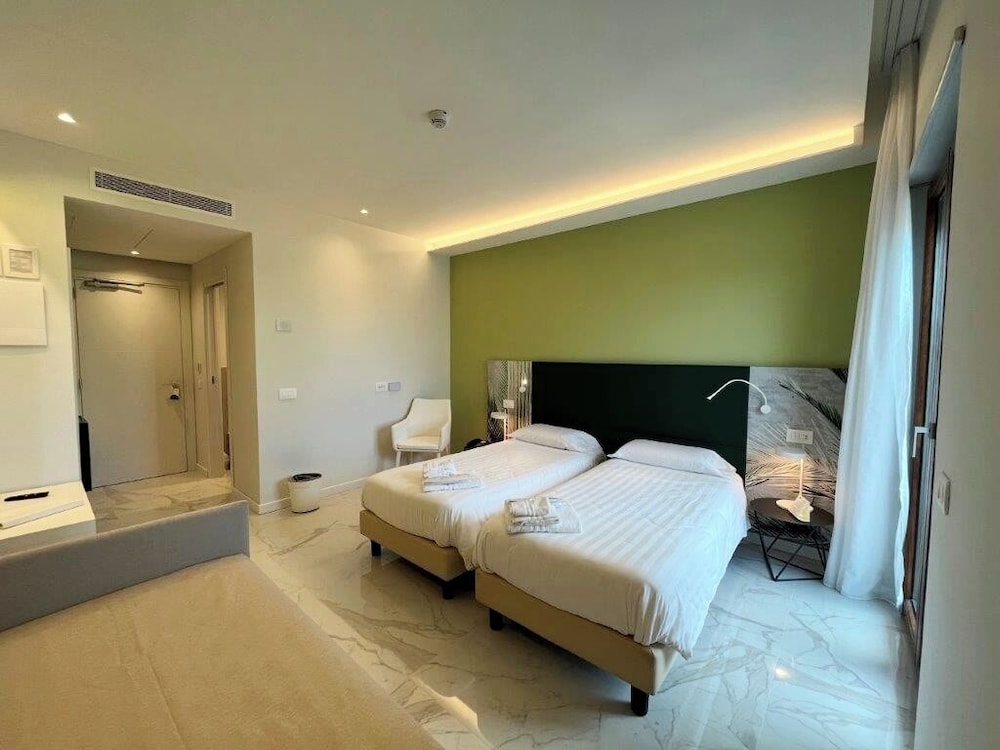 Hotel Alpha — Hotel rooms in Sant'Angello, Campania