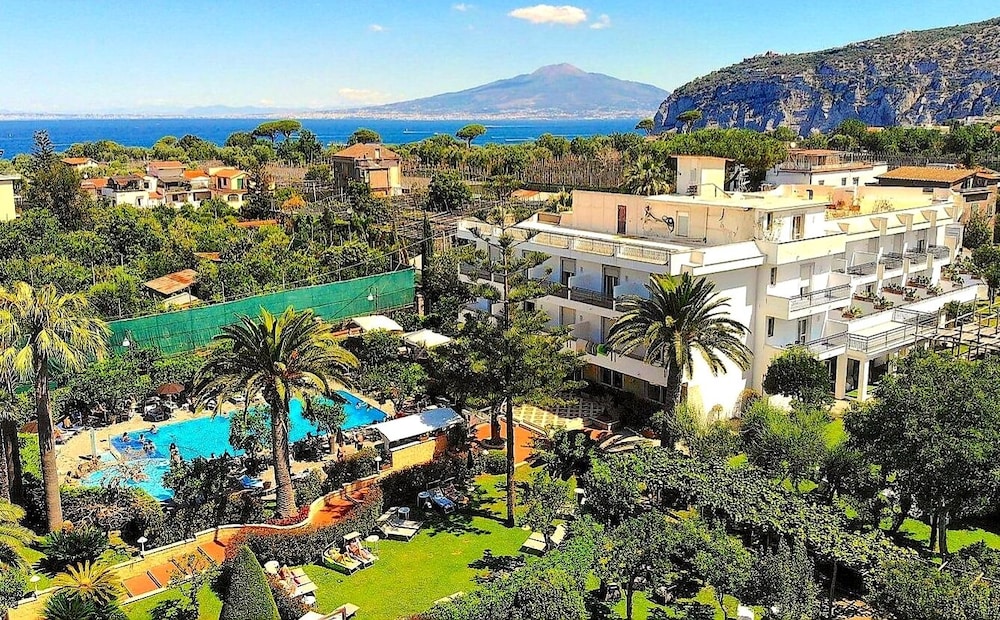 Hotel Alpha — Main photo in Sant'Angello, Campania