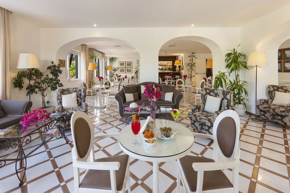 Hotel Alpha — Restaurant & bars in Sant'Angello, Campania