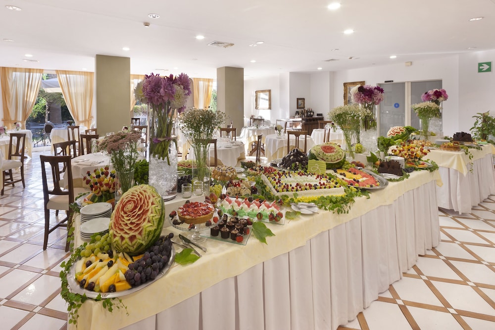 Hotel Alpha — Restaurant & bars in Sant'Angello, Campania