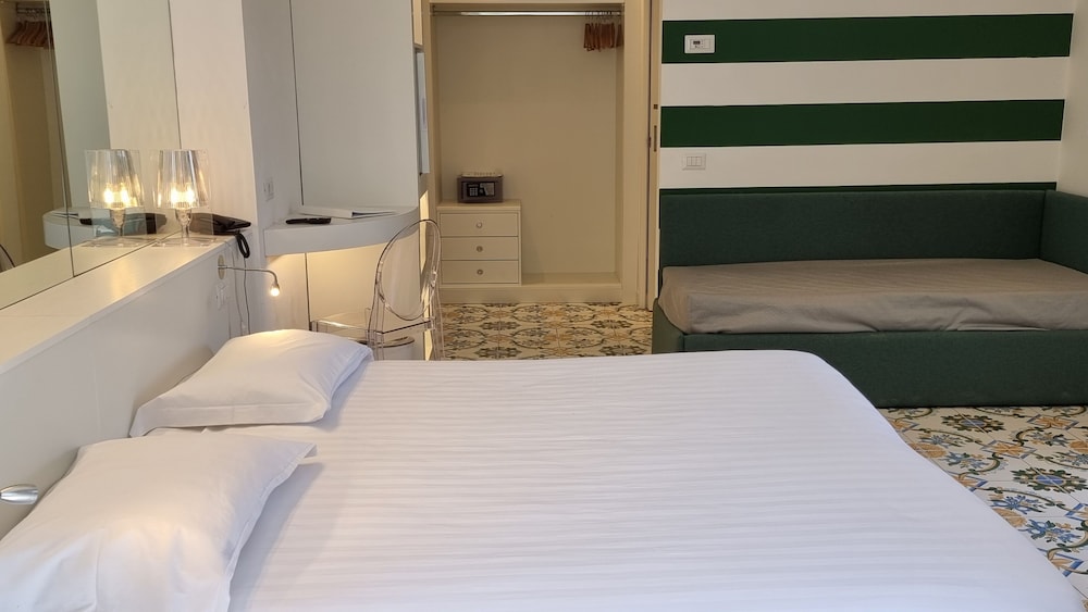 Hotel Alpha — Hotel rooms in Sant'Angello, Campania