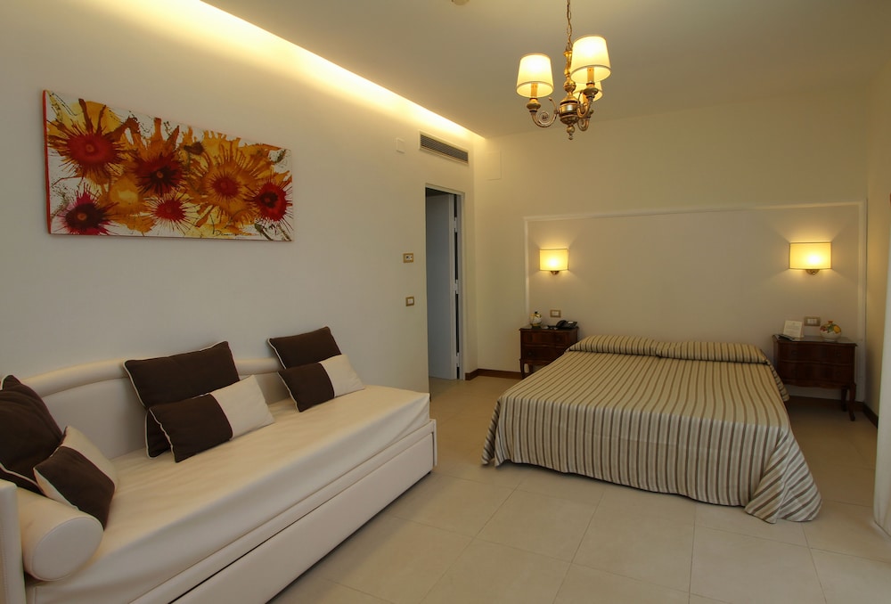 Hotel Alpha — Hotel rooms in Sant'Angello, Campania