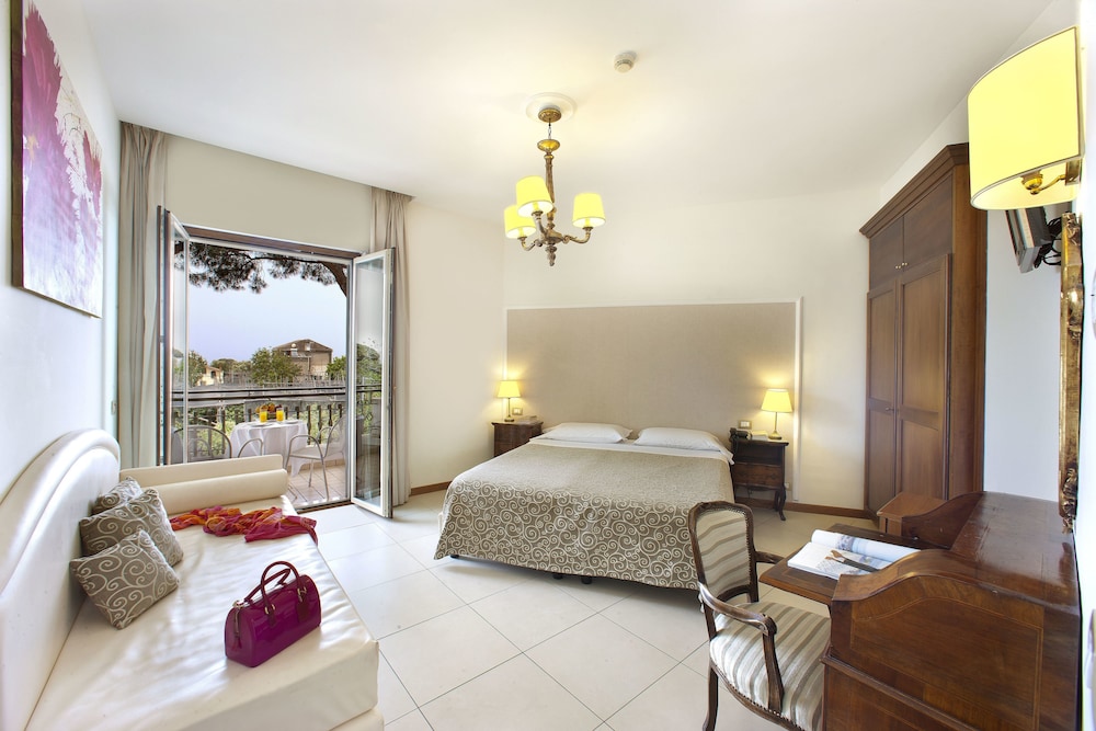 Hotel Alpha — Hotel rooms in Sant'Angello, Campania