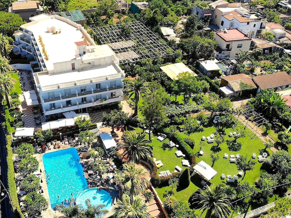 Hotel Alpha — Swimming pool in Sant'Angello, Campania
