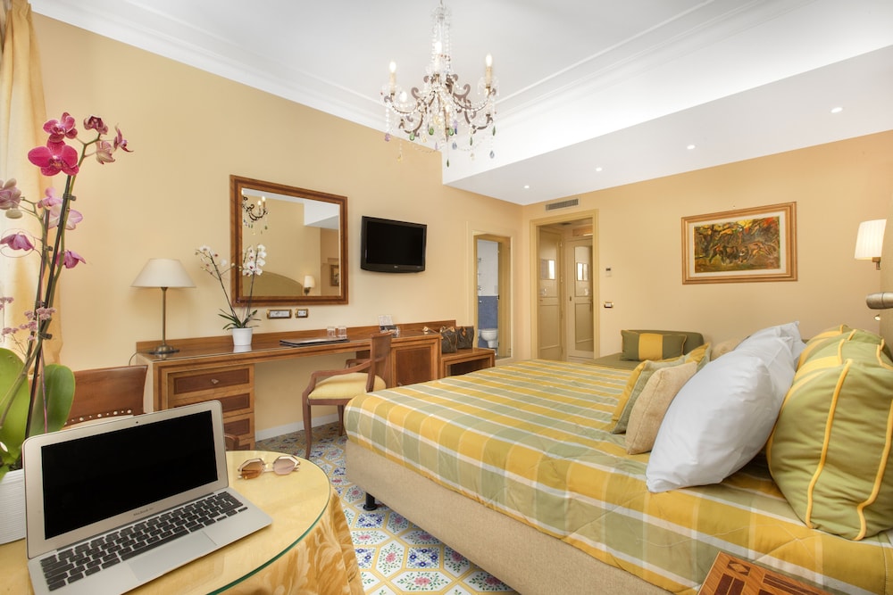 Hotel Antiche Mura — Hotel rooms in Sorrento, Campania