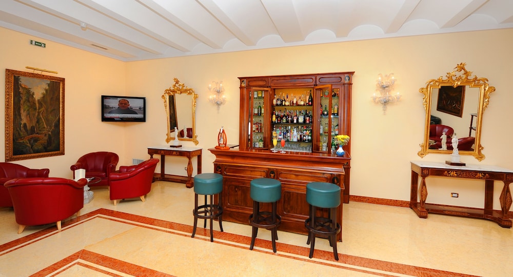 Hotel Antiche Mura — Restaurant & bars in Sorrento, Campania