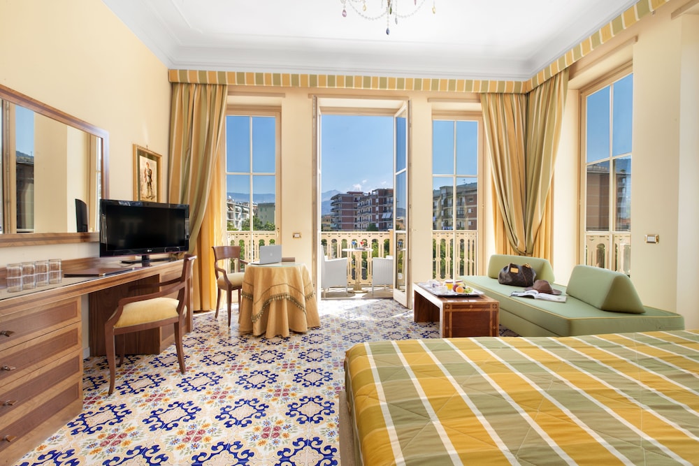 Hotel Antiche Mura — Hotel rooms in Sorrento, Campania