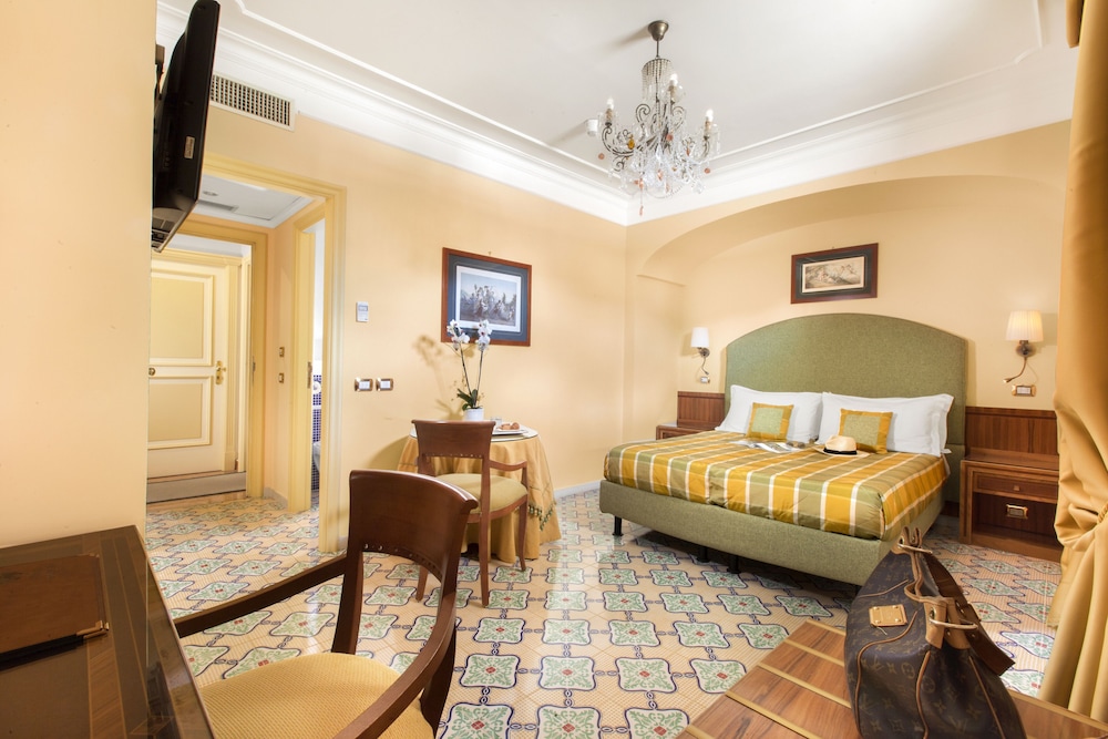 Hotel Antiche Mura — Hotel rooms in Sorrento, Campania