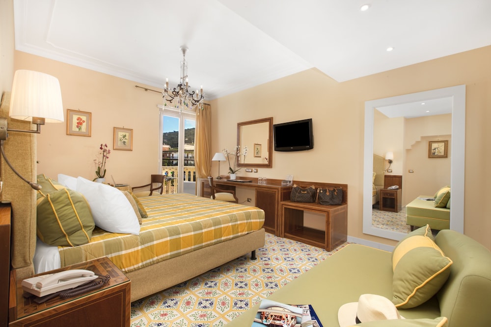 Hotel Antiche Mura — Hotel rooms in Sorrento, Campania