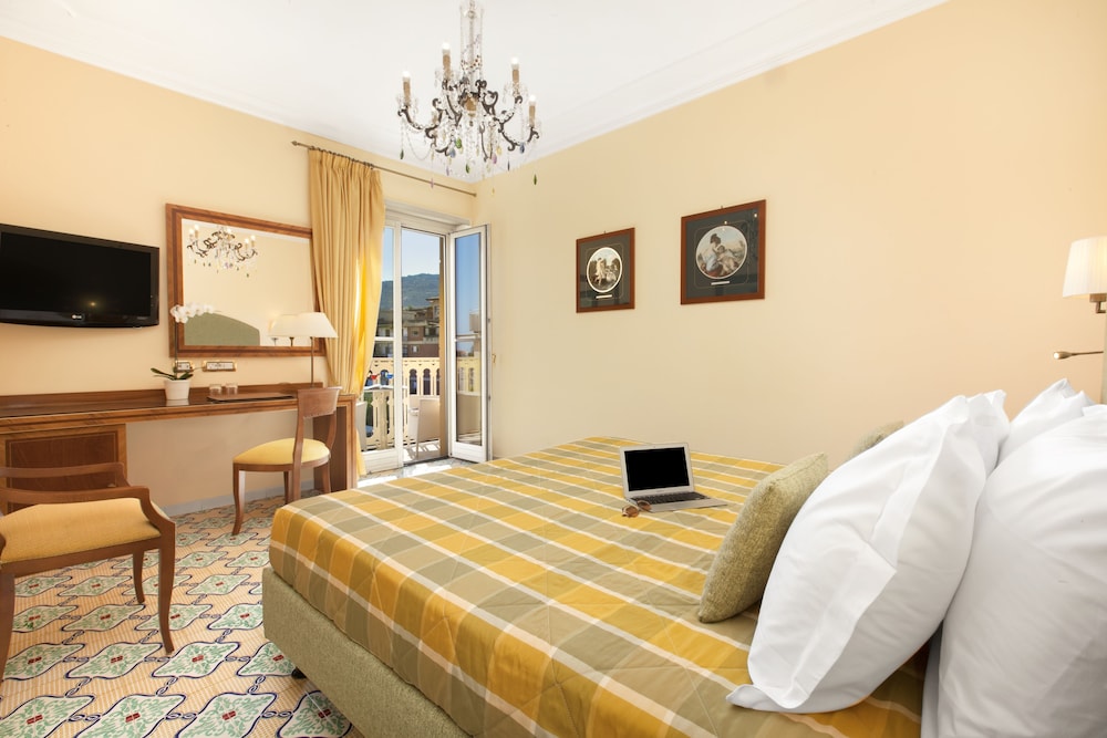 Hotel Antiche Mura — Hotel rooms in Sorrento, Campania