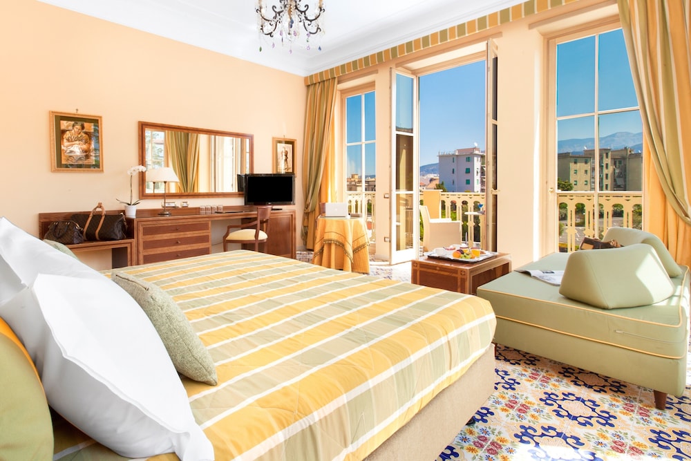 Hotel Antiche Mura — Hotel rooms in Sorrento, Campania