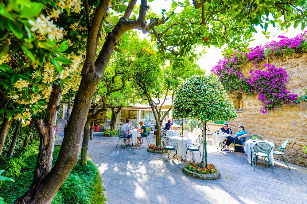 Hotel Antiche Mura — Restaurant & bars in Sorrento, Campania