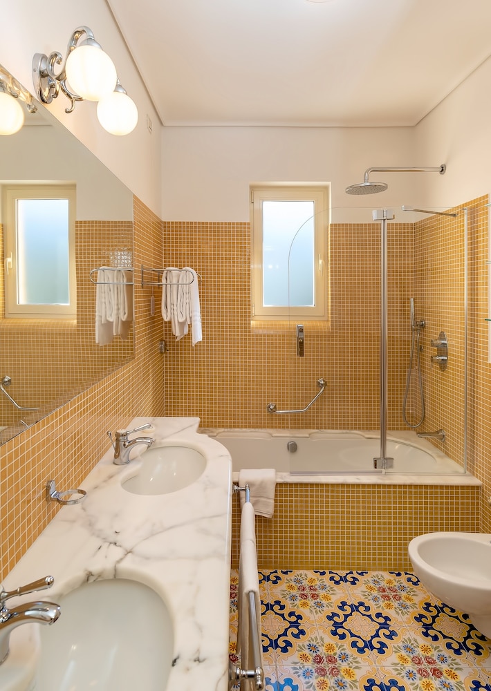 Hotel Antiche Mura — Hotel rooms in Sorrento, Campania