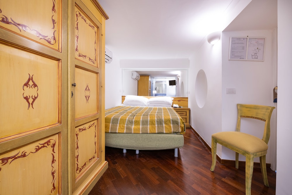 Hotel Antiche Mura — Hotel rooms in Sorrento, Campania