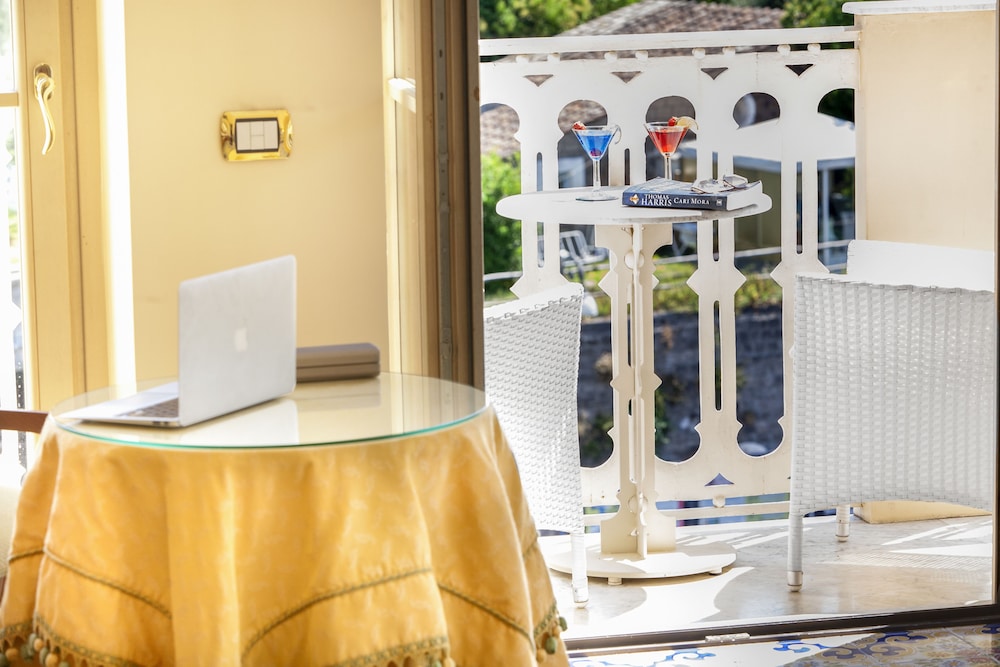 Hotel Antiche Mura — Hotel rooms in Sorrento, Campania