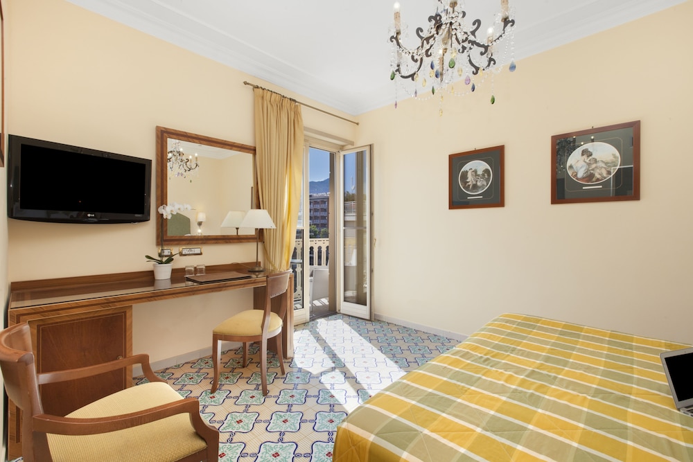 Hotel Antiche Mura — Hotel rooms in Sorrento, Campania