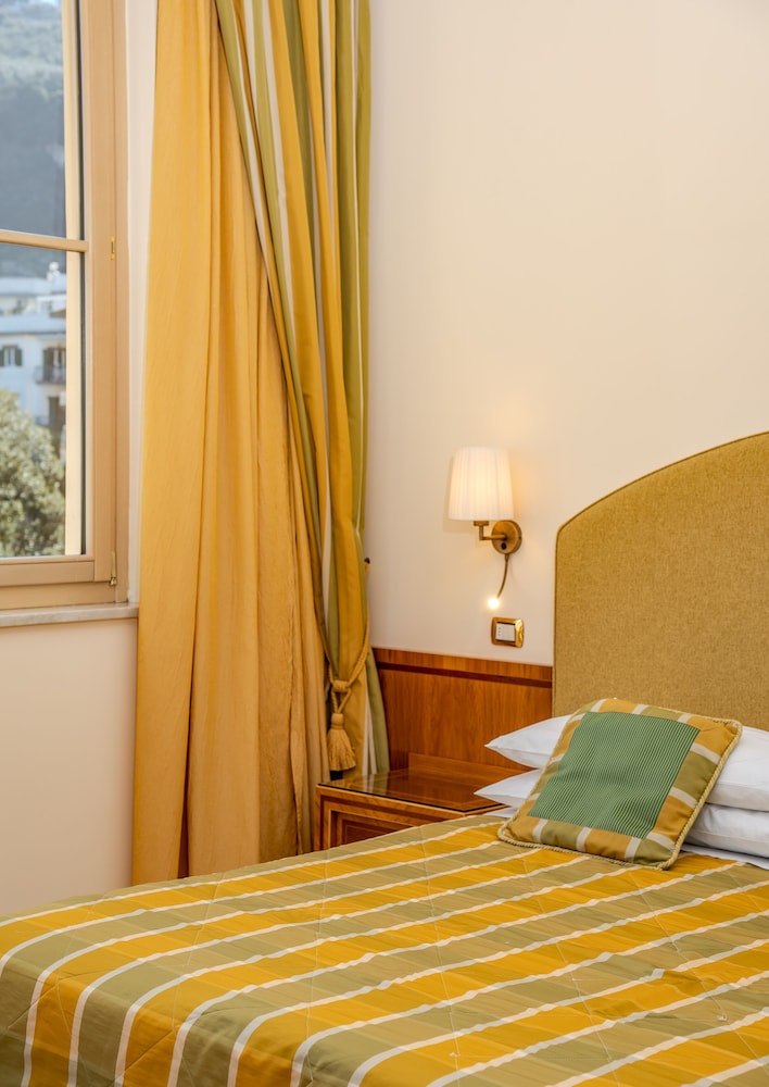 Hotel Antiche Mura — Hotel rooms in Sorrento, Campania