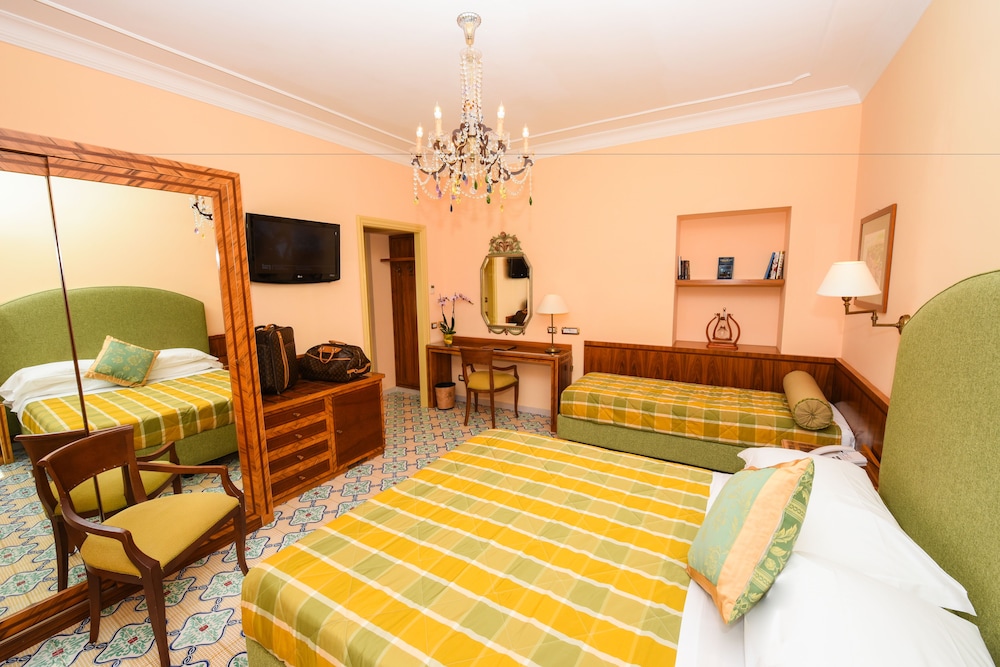 Hotel Antiche Mura — Hotel rooms in Sorrento, Campania