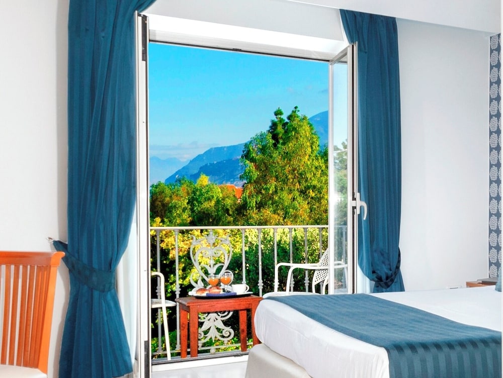 Atlantic Palace Hotel — Hotel rooms in Sorrento, Campania