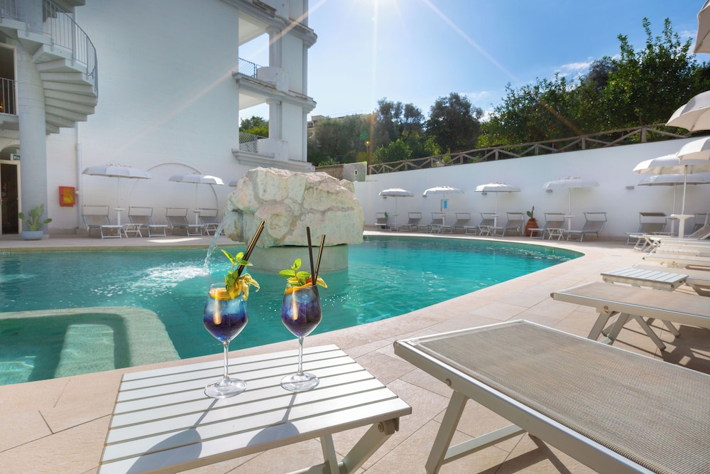 Atlantic Palace Hotel — Swimming pool in Sorrento, Campania