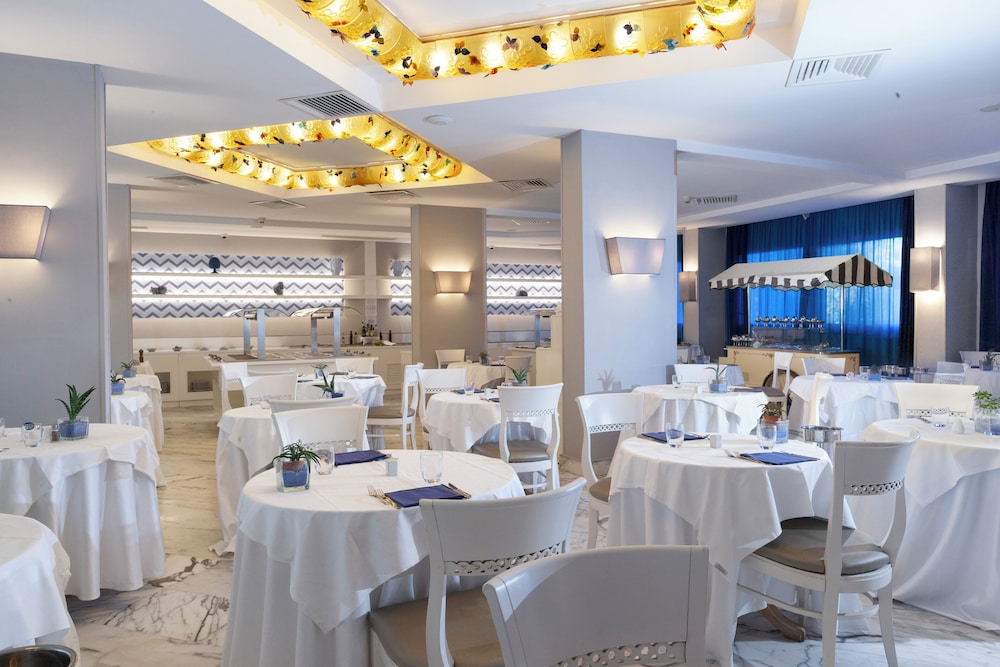 Atlantic Palace Hotel — Restaurant & bars in Sorrento, Campania