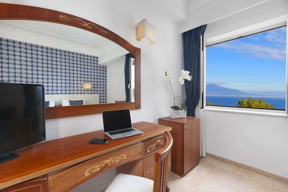 Atlantic Palace Hotel — Hotel rooms in Sorrento, Campania