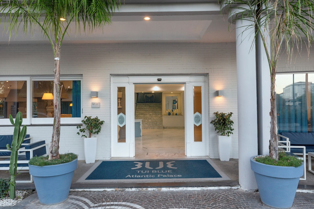 Atlantic Palace Hotel — Hotel building in Sorrento, Campania