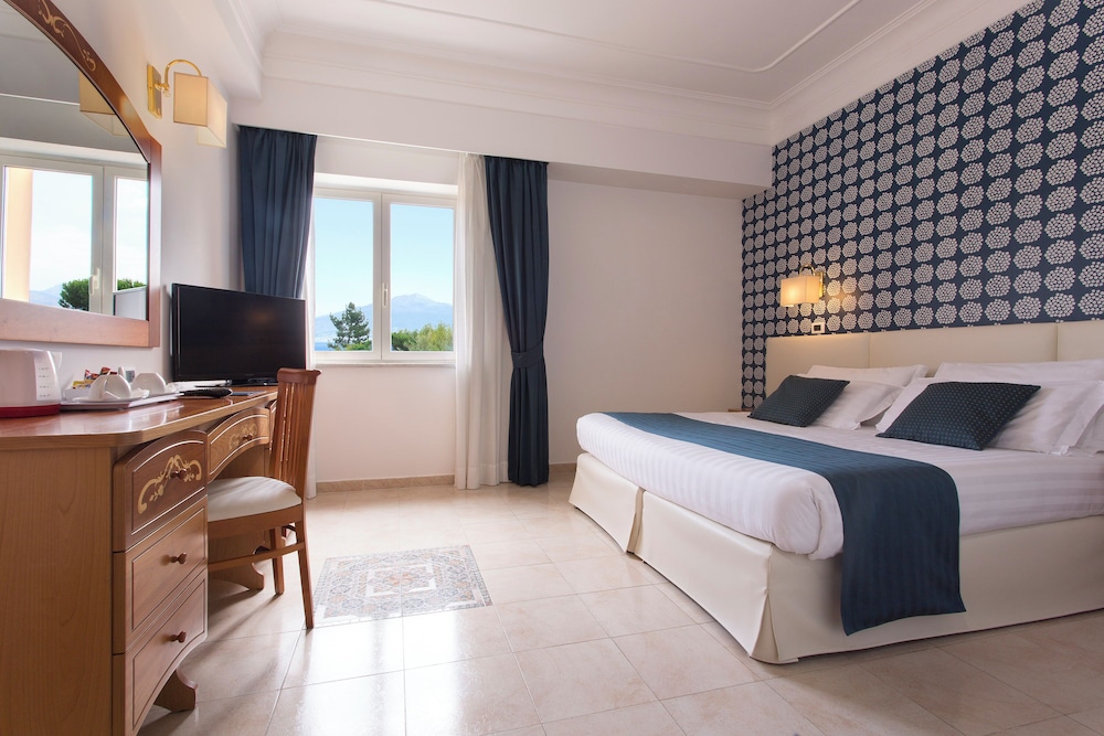 Atlantic Palace Hotel — Hotel rooms in Sorrento, Campania