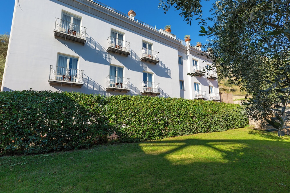 Atlantic Palace Hotel — Hotel building in Sorrento, Campania
