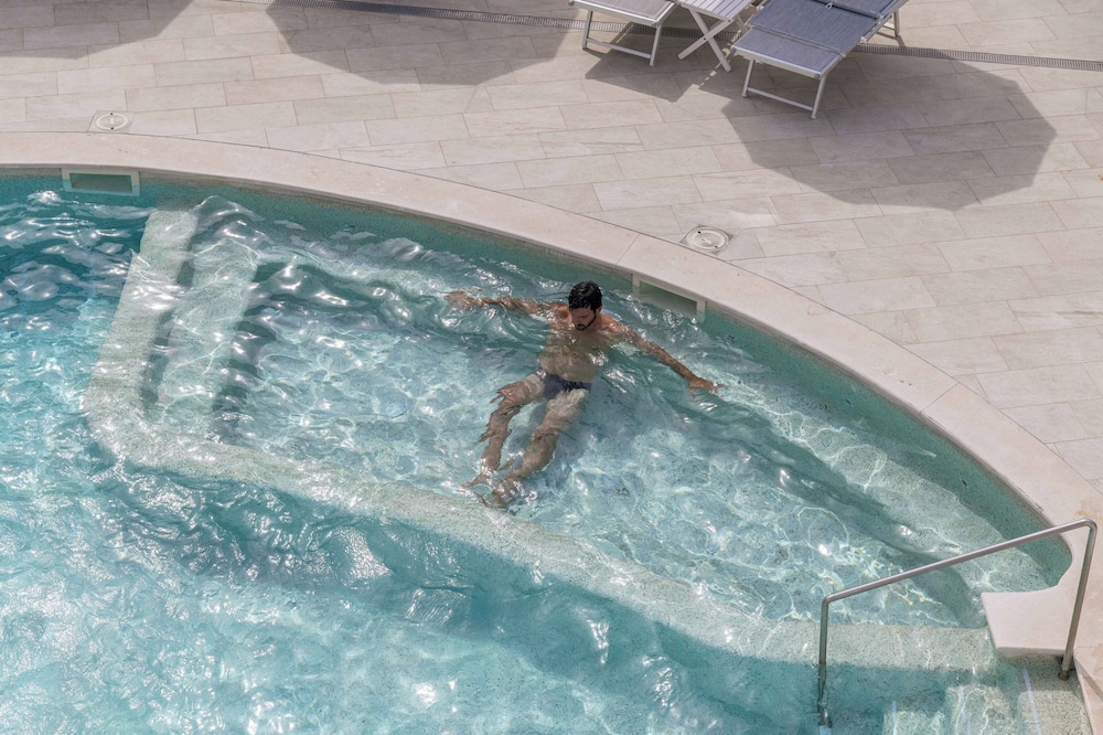 Atlantic Palace Hotel — Swimming pool in Sorrento, Campania
