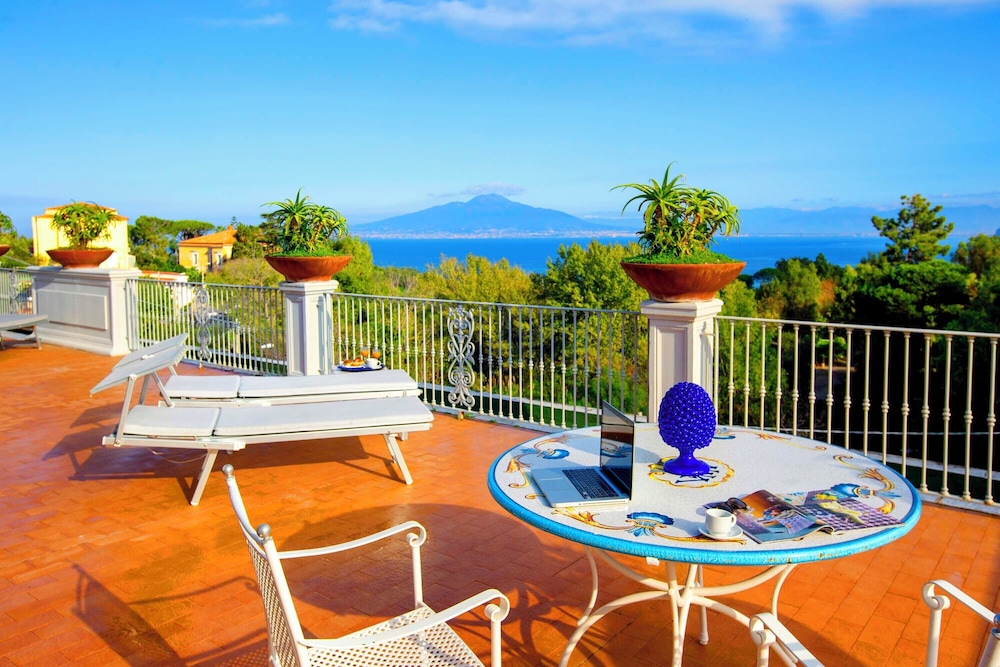 Atlantic Palace Hotel — Hotel rooms in Sorrento, Campania