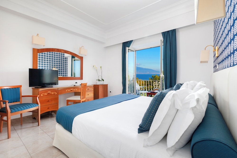 Atlantic Palace Hotel — Hotel rooms in Sorrento, Campania