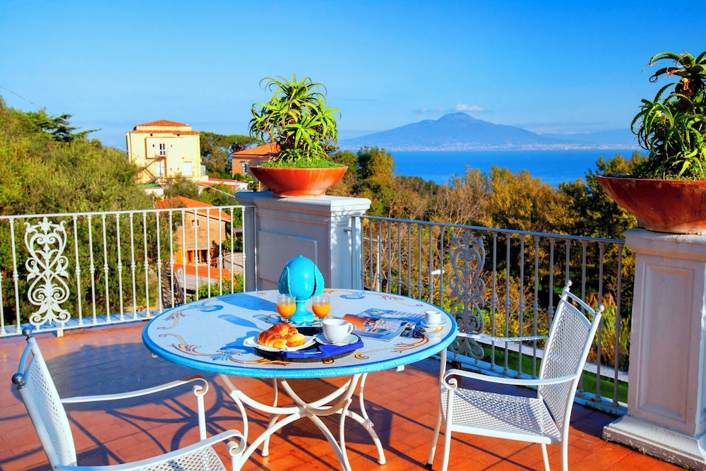 Atlantic Palace Hotel — Attractions in the area in Sorrento, Campania