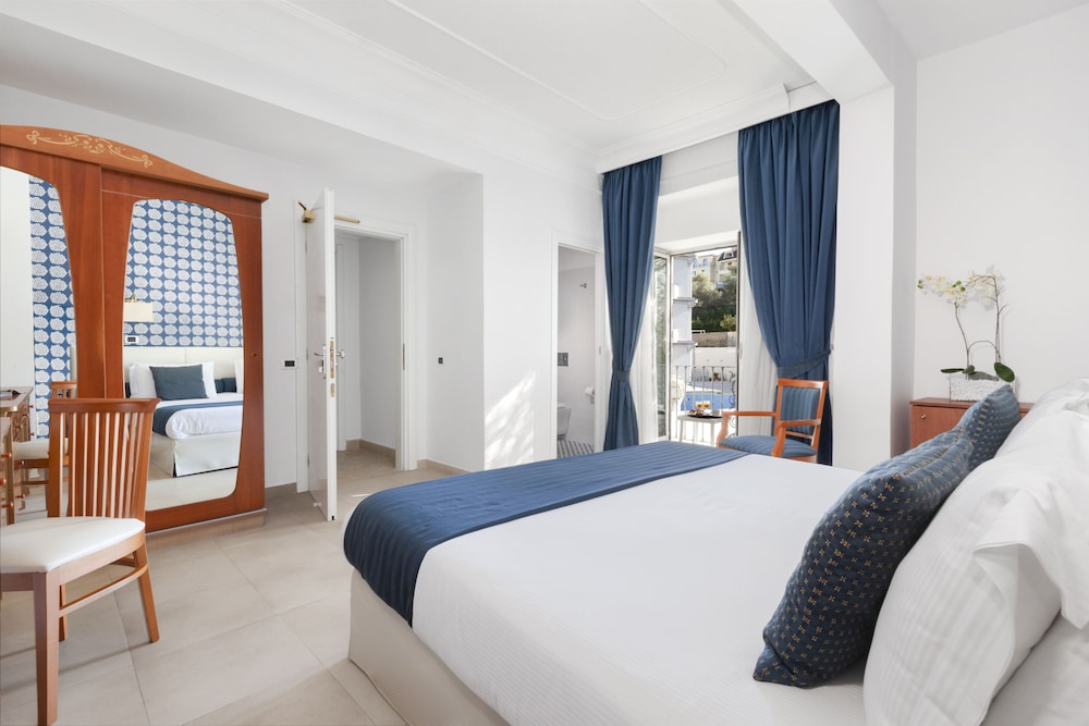 Atlantic Palace Hotel — Hotel rooms in Sorrento, Campania