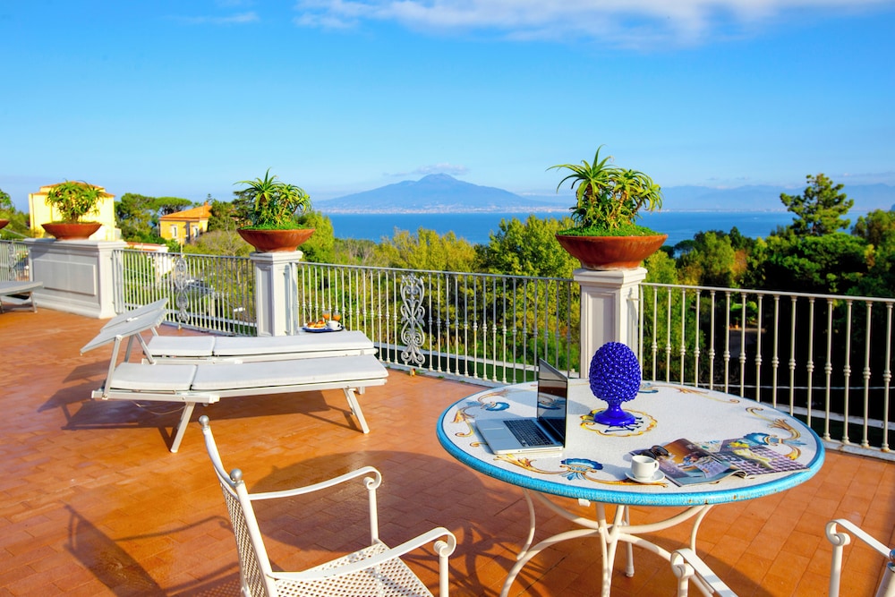 Atlantic Palace Hotel — Hotel rooms in Sorrento, Campania