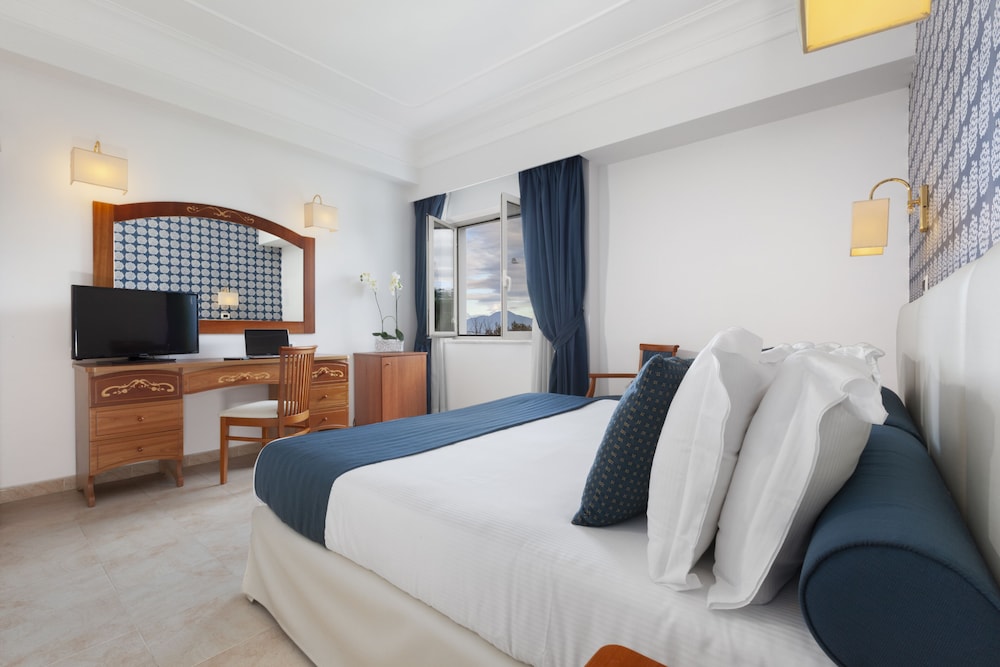 Atlantic Palace Hotel — Hotel rooms in Sorrento, Campania