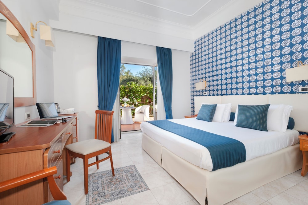 Atlantic Palace Hotel — Hotel rooms in Sorrento, Campania