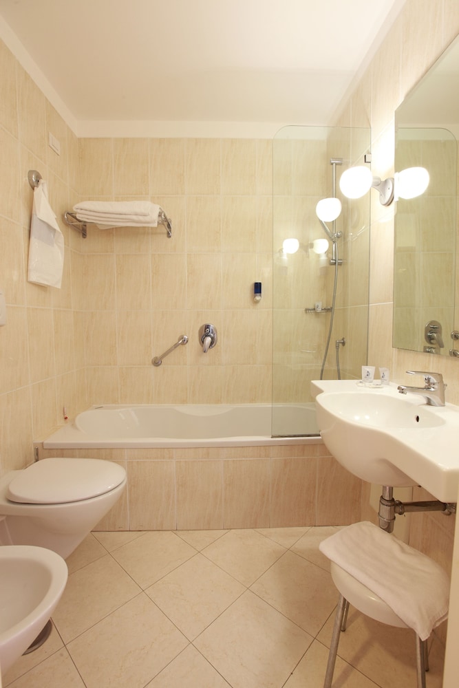 Hotel Caravel — Hotel rooms in Sant'Angello, Campania