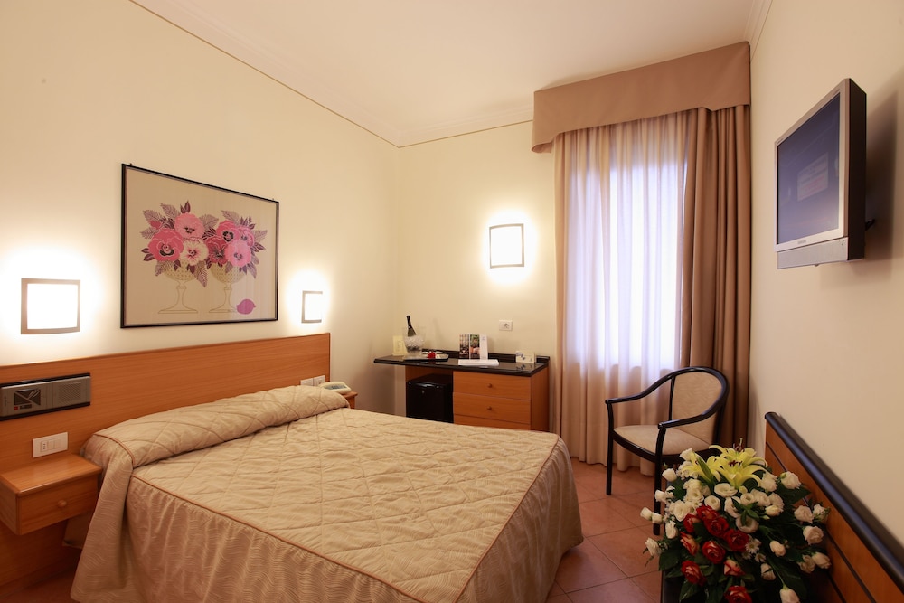 Hotel Caravel — Hotel rooms in Sant'Angello, Campania