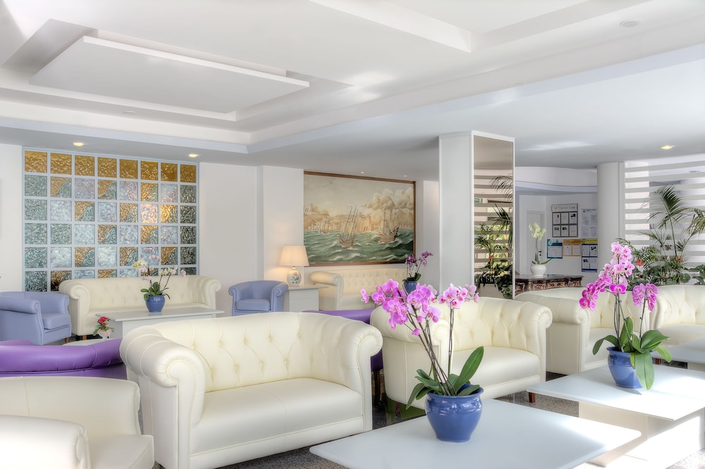 Hotel Caravel — Hotel building in Sant'Angello, Campania