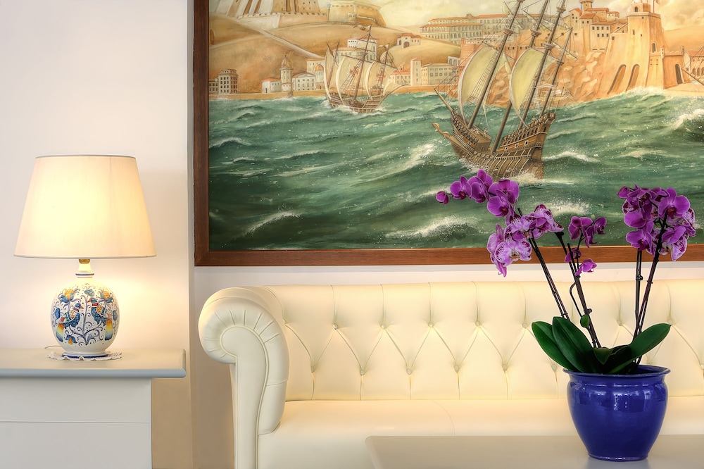 Hotel Caravel — Hotel rooms in Sant'Angello, Campania