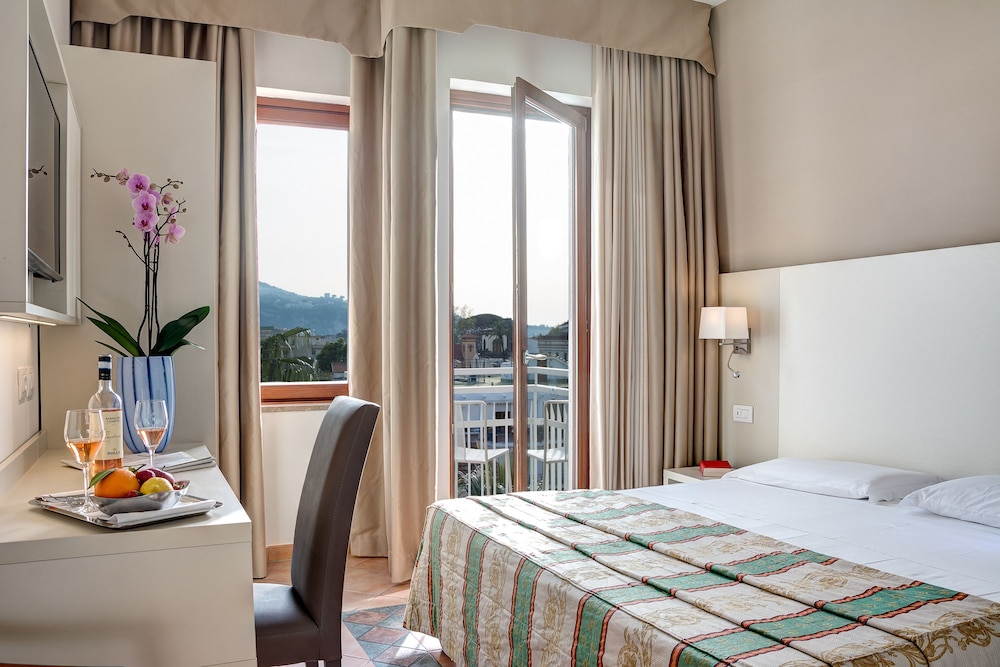 Hotel Caravel — Hotel rooms in Sant'Angello, Campania