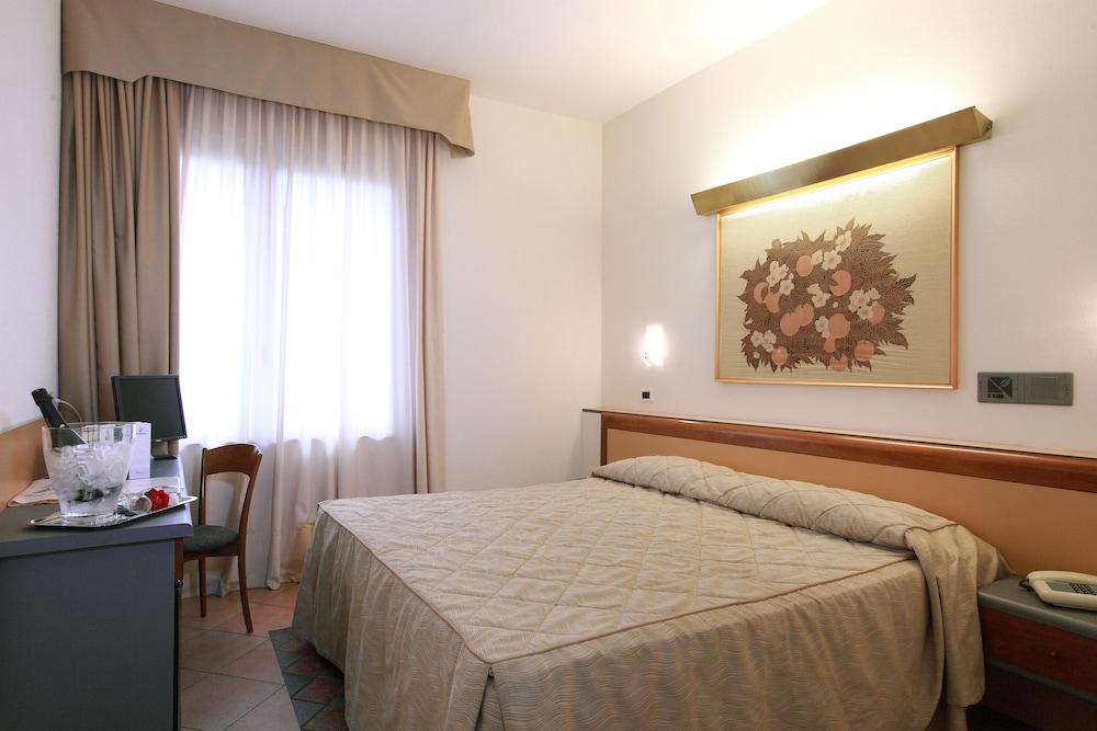 Hotel Caravel — Hotel rooms in Sant'Angello, Campania